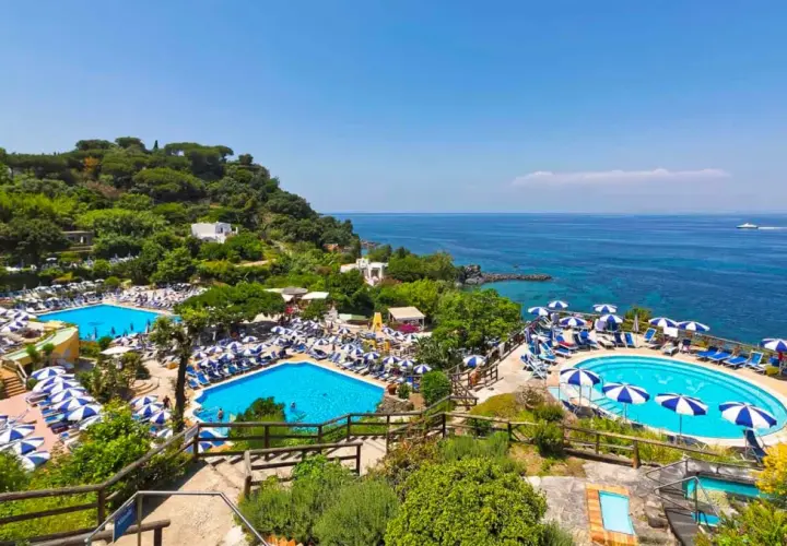 Piscine e mare a Ischia: scopri le offerte per le terme Castiglione Ischia prezzi.