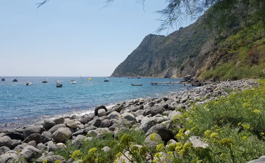Baia della Scarrupata Ischia - Guida completa per viverla al meglio