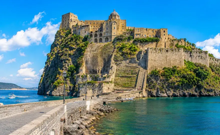 Pietra Torcia Ischia - Simbolo, storia e vino dell'isola