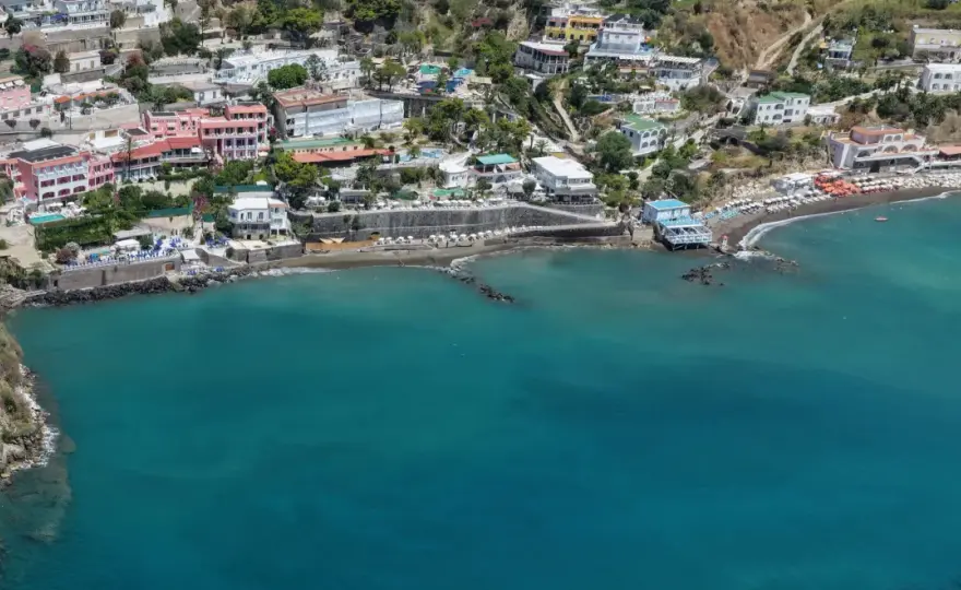 Cava Ruffano Ischia - La caletta di Sant'Angelo da non perdere