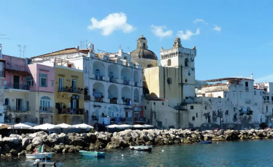 Come arrivare a Ischia in treno - Guida definitiva