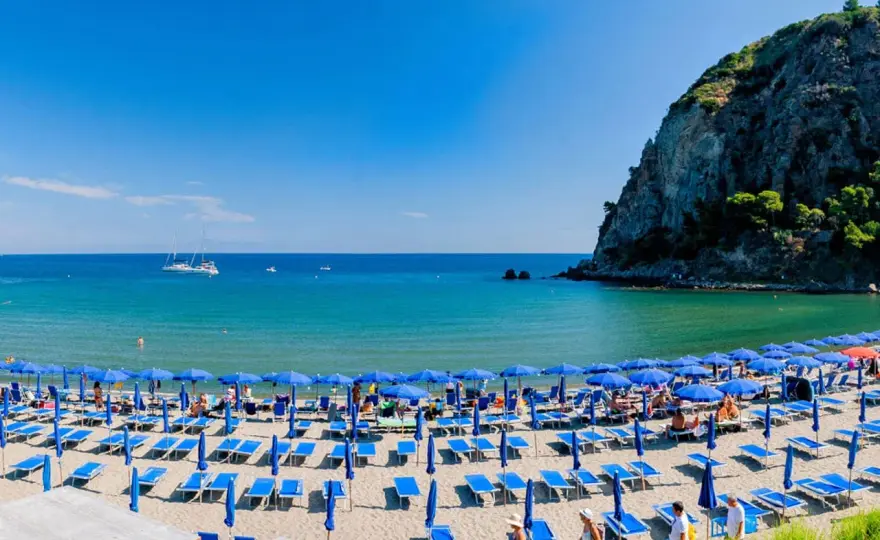 Baia di San Montano Ischia - Guida Completa per un Relax Perfetto
