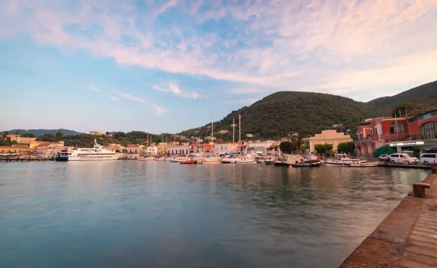 Porti di Ischia: scegli lo scalo giusto e risparmia tempo
