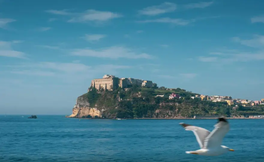 Ischia in Moto - Guida Completa per un Viaggio Perfetto