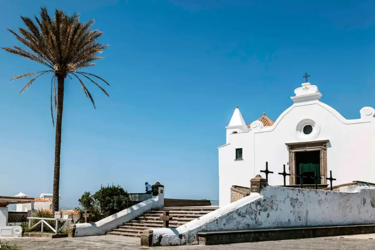 Chiesa del Soccorso a Forio, tra arte e panorama sul mare