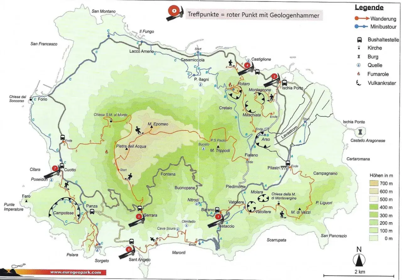 Mappa escursionistica dell'isola d'Ischia, con sentieri che conducono al **monte Epomeo**. Indicati percorsi a piedi e in minibus.
