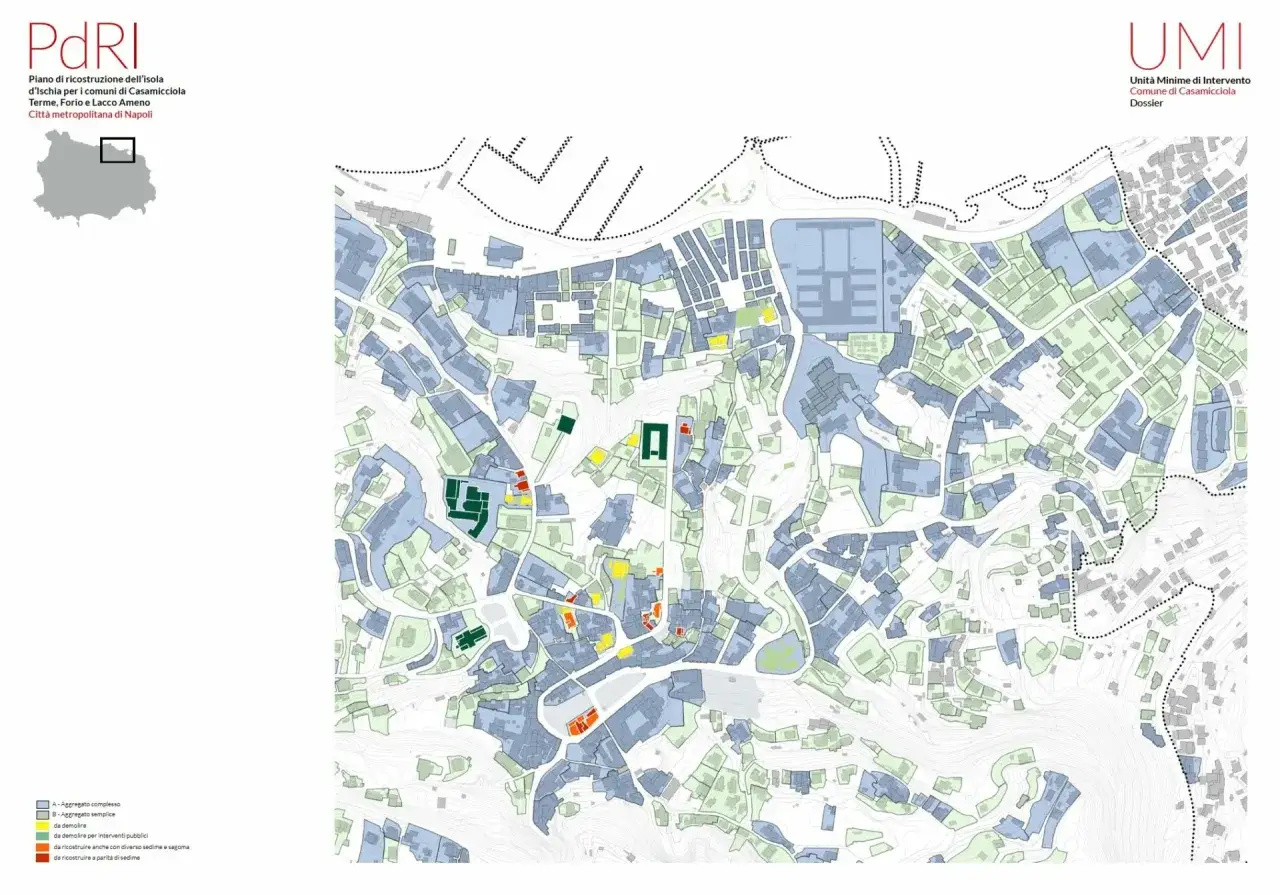 Mappa del piano di ricostruzione post-terremoto a Casamicciola, con edifici colorati per indicare interventi di demolizione o ricostruzione.